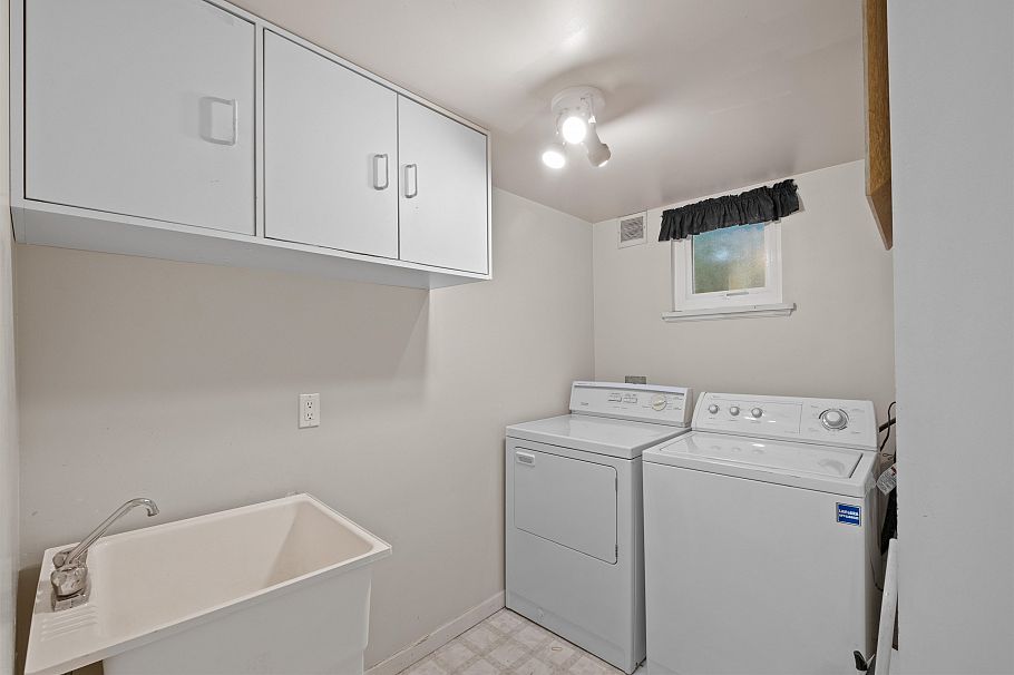 682 Seymour Boulevard North Vancouver, BC - 30