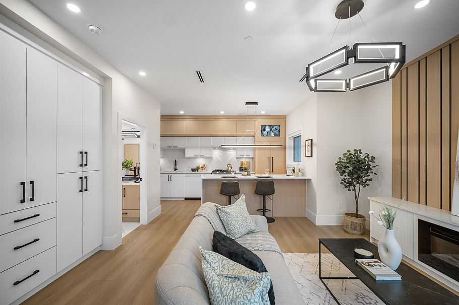 1 5378 Culloden Street Vancouver, BC - 5