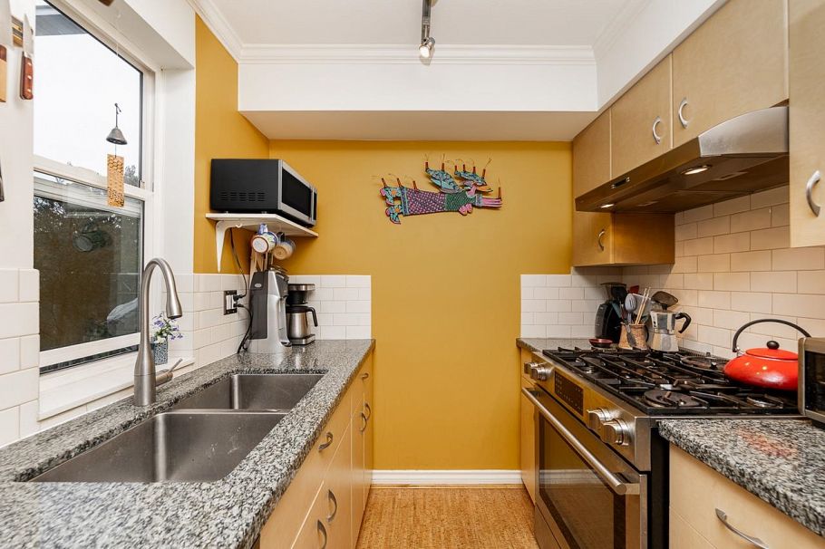 403 1617 Grant Street Vancouver, BC - 9