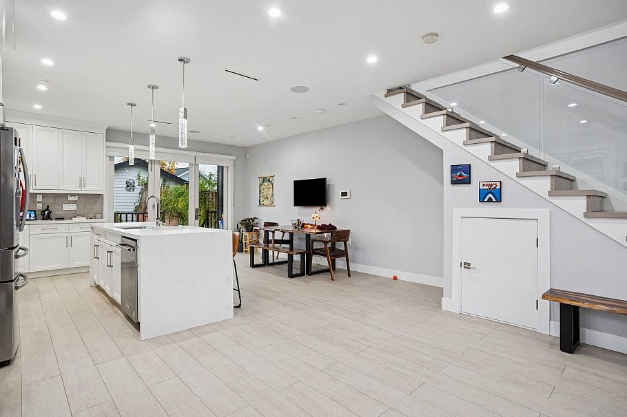 3045 East 59th Avenue Vancouver, BC - 10