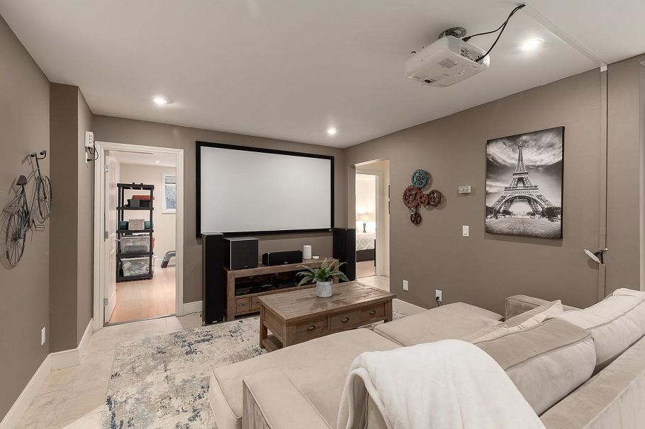 3681 Henderson Avenue North Vancouver, BC - 25