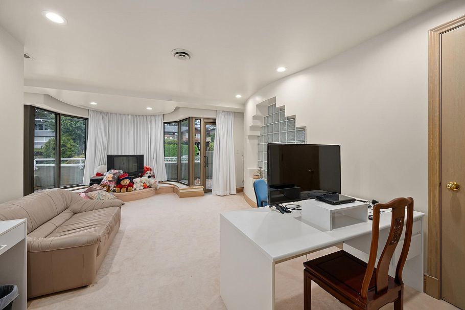 828 Beachview Drive North Vancouver, BC - 20