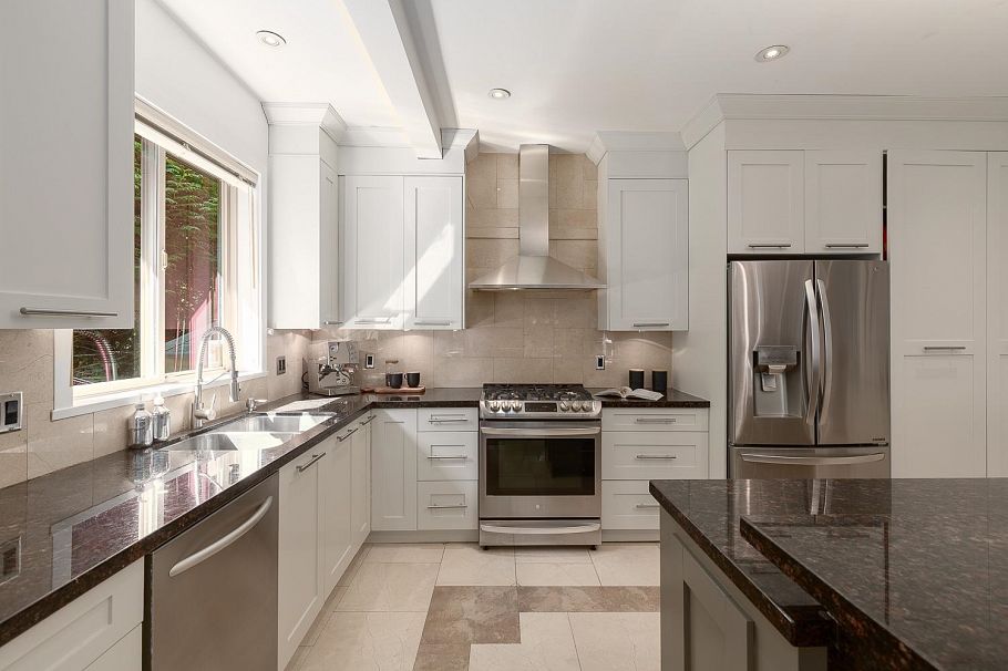 3681 Henderson Avenue North Vancouver, BC - 13