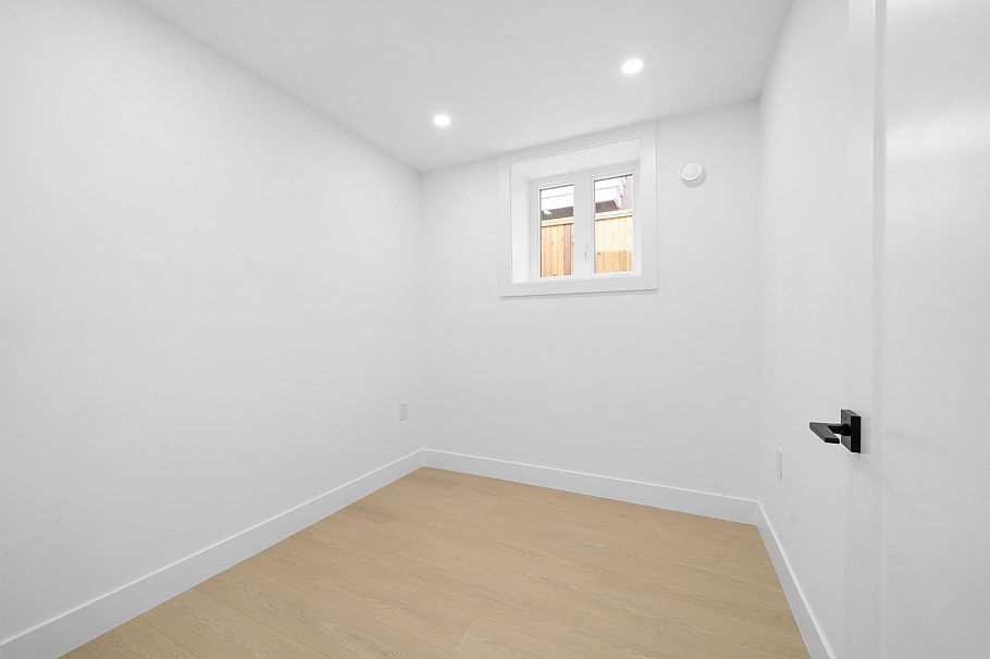 1 7361 Fraser Street Vancouver, BC - 25