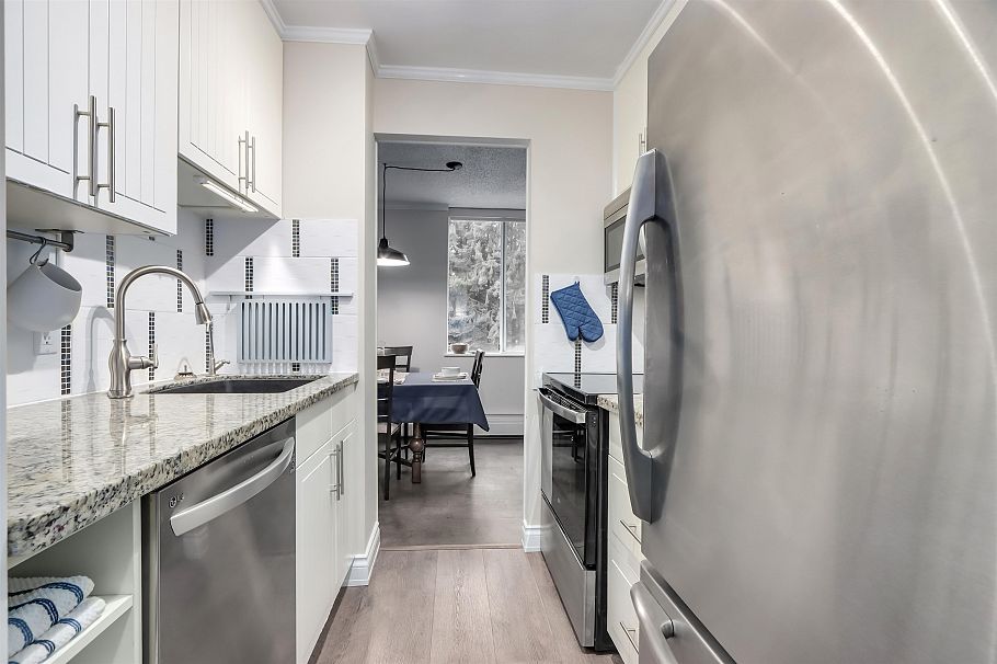 303 2004 Fullerton Avenue North Vancouver, BC - 2