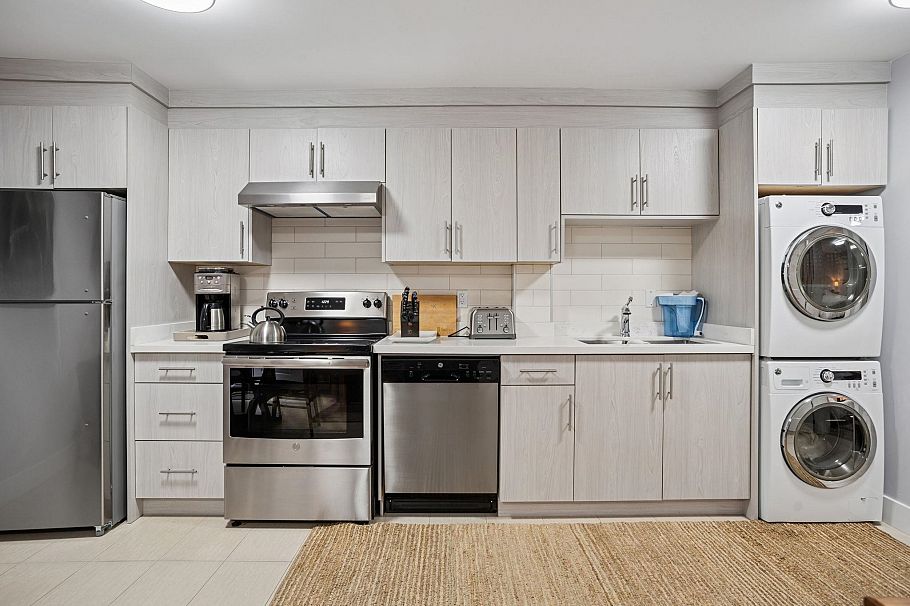 3045 East 59th Avenue Vancouver, BC - 32