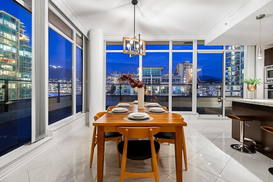 PH3 162 Victory Ship Way North Vancouver, BC - 9