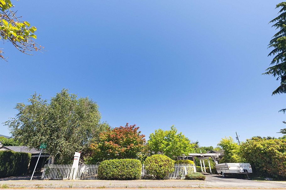 1386 Tatlow Avenue North Vancouver, BC - 22