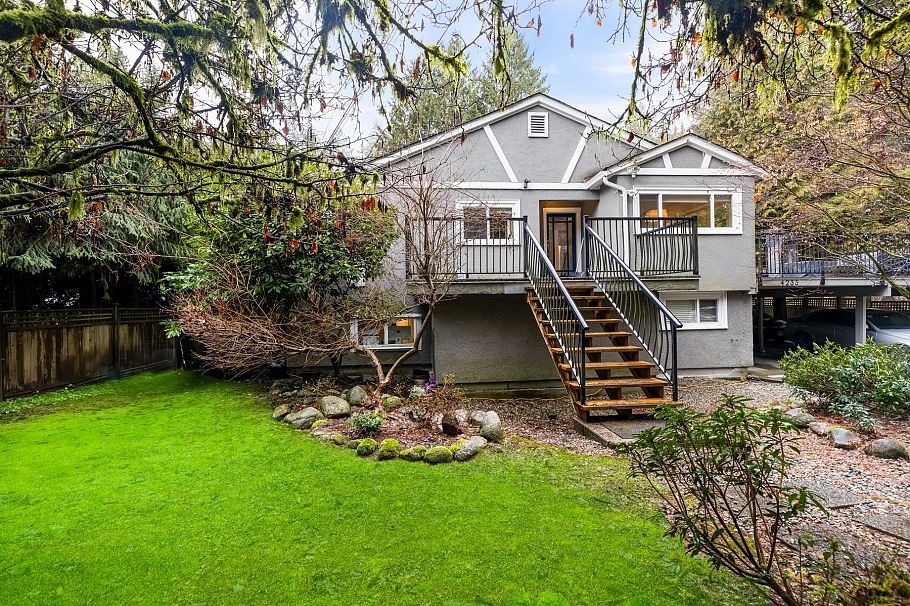 4233 Capilano Road North Vancouver, BC - 3
