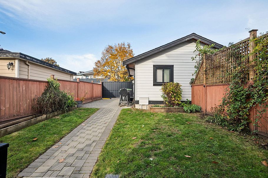 3045 East 59th Avenue Vancouver, BC - 38