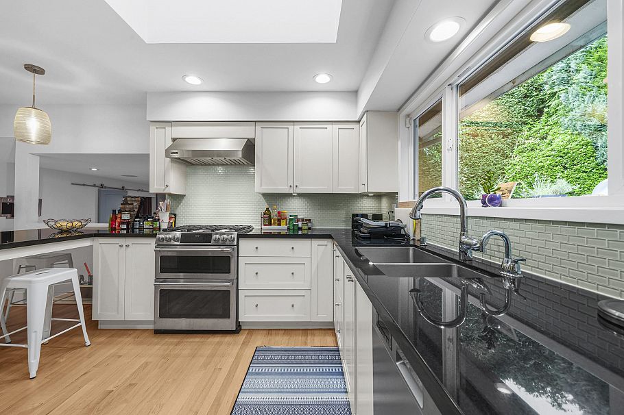 5154 Ranger Avenue North Vancouver, BC - 10