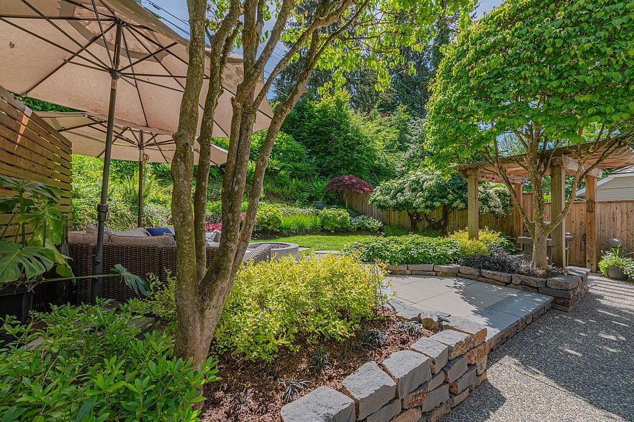 997 Canyon Boulevard North Vancouver, BC - 32