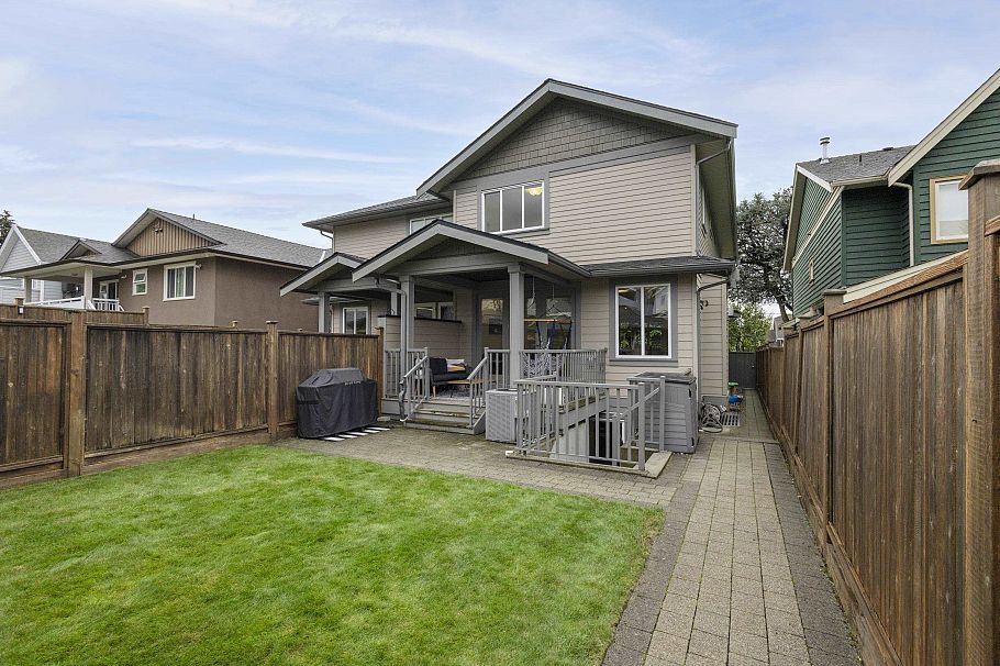 340 E 12th Street North Vancouver, BC - 31