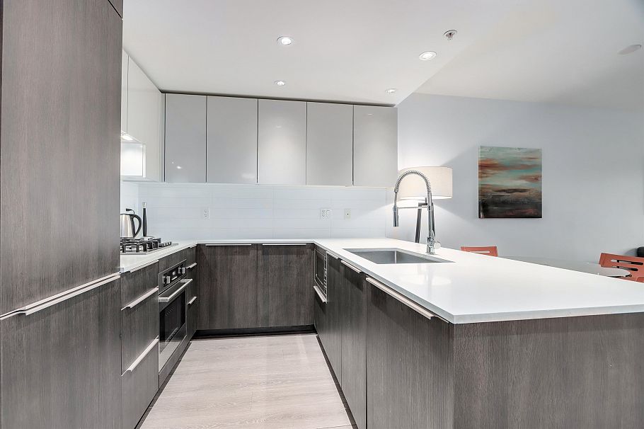 327 1588 E Hastings Street Vancouver, BC - 4