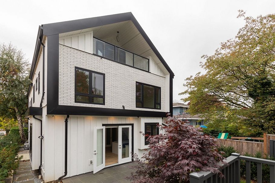 3075 Courtenay Street Vancouver, BC - 28