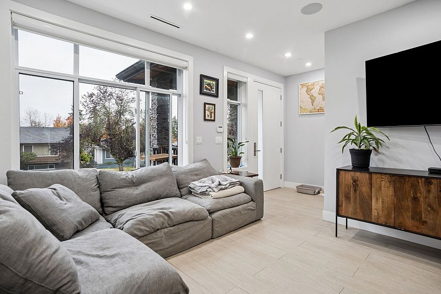 3045 East 59th Avenue Vancouver, BC - 9