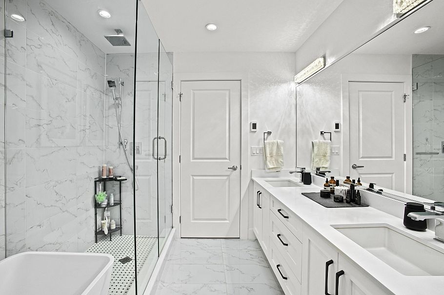 340 E 12th Street North Vancouver, BC - 21