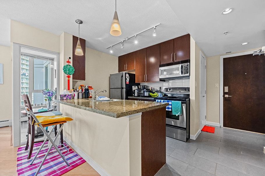 907 58 Keefer Place Vancouver, BC - 4