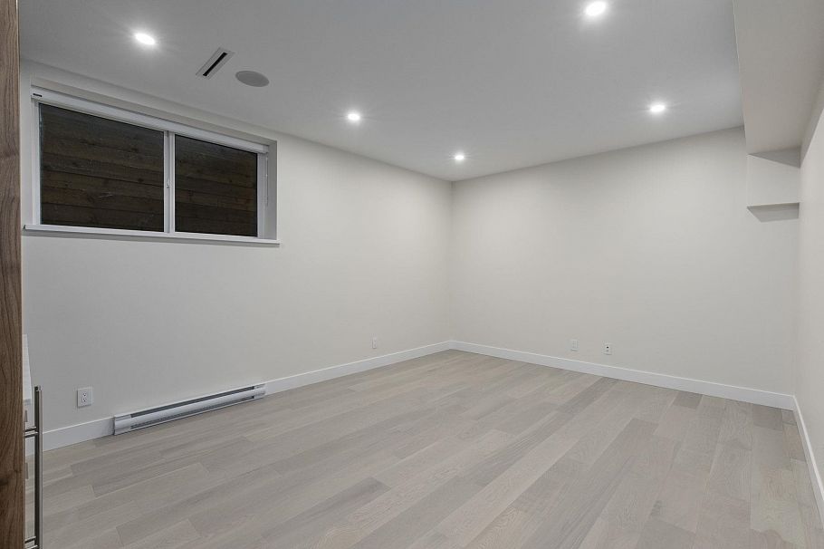 3071 Fromme Road North Vancouver, BC - 31