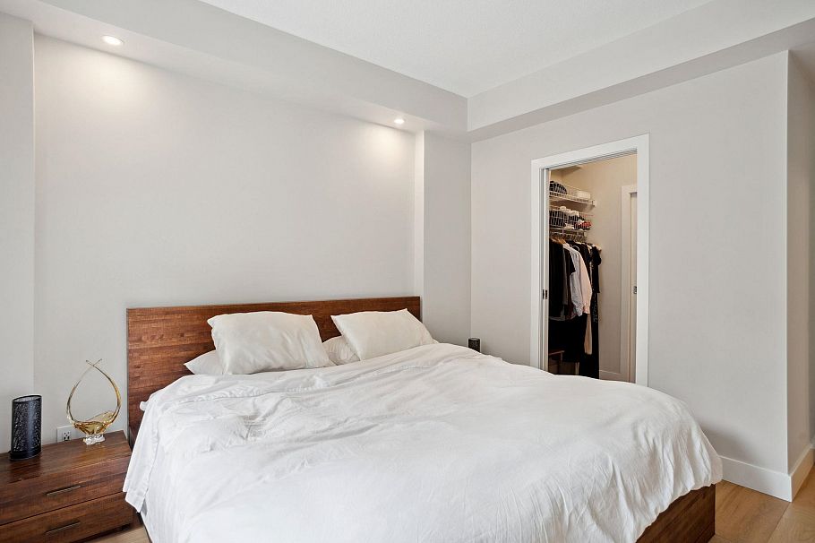 100 1688 Robson Street Vancouver, BC - 13