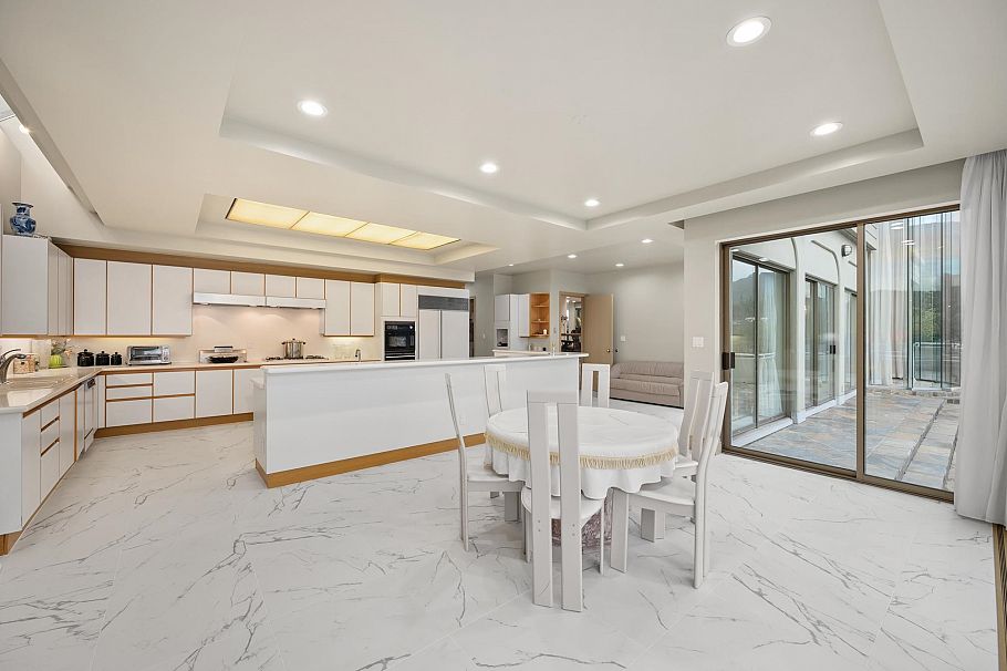 828 Beachview Drive North Vancouver, BC - 12