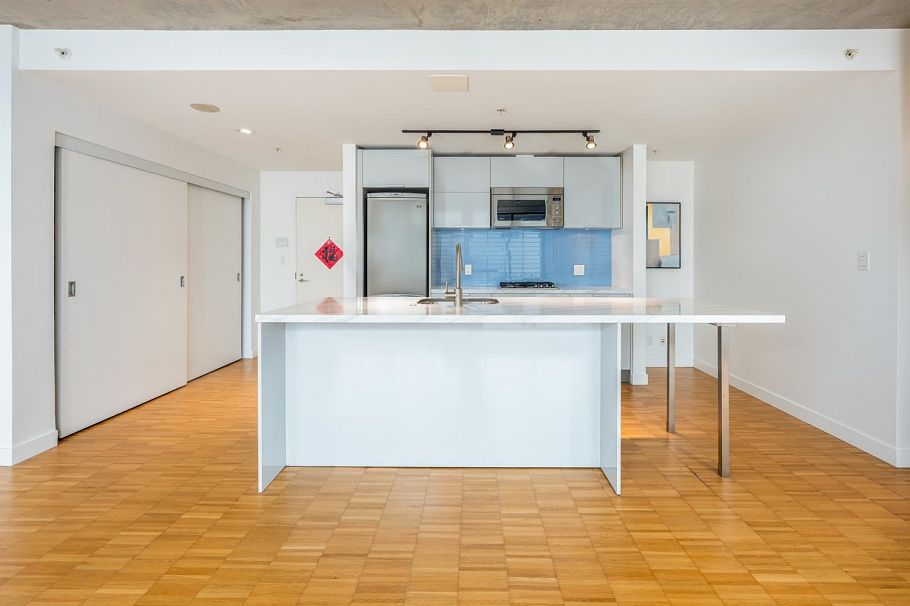 3101 128 W Cordova Street Vancouver, BC - 2