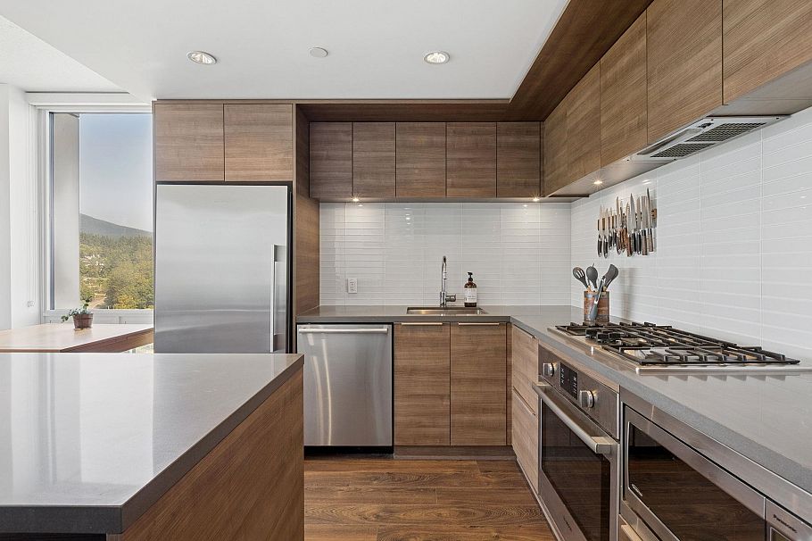 1702 1550 Fern Street North Vancouver, BC - 10