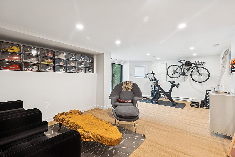 2615 W 2nd Avenue Vancouver, BC - 37