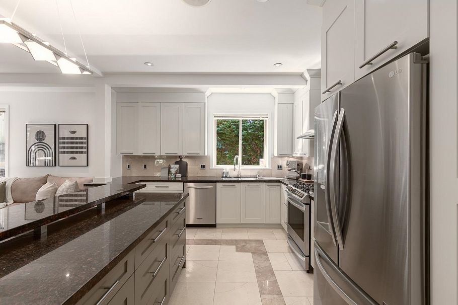 3681 Henderson Avenue North Vancouver, BC - 14