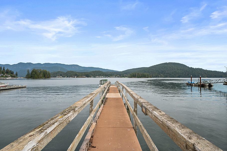 828 Beachview Drive North Vancouver, BC - 26