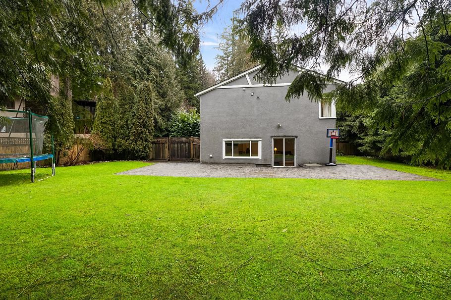 4233 Capilano Road North Vancouver, BC - 34