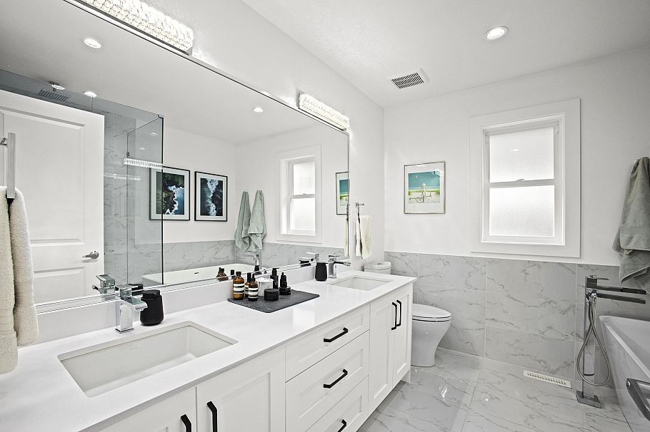 340 E 12th Street North Vancouver, BC - 22