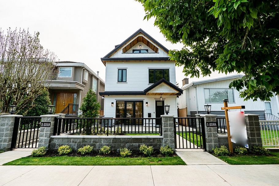 1 2248 E 48th Avenue Vancouver, BC - 2