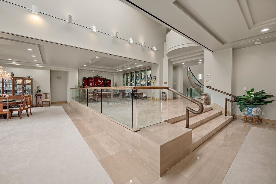 828 Beachview Drive North Vancouver, BC - 6