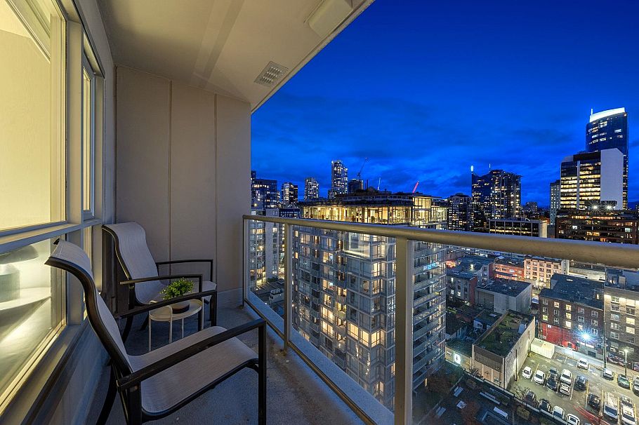 2101 1001 Richards Street Vancouver, BC - 21