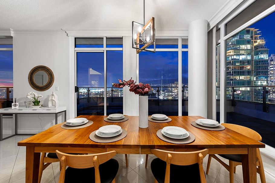 PH3 162 Victory Ship Way North Vancouver, BC - 11