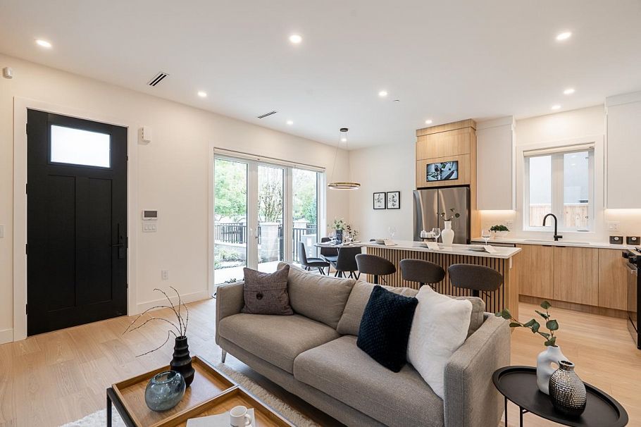 1 2248 E 48th Avenue Vancouver, BC - 4