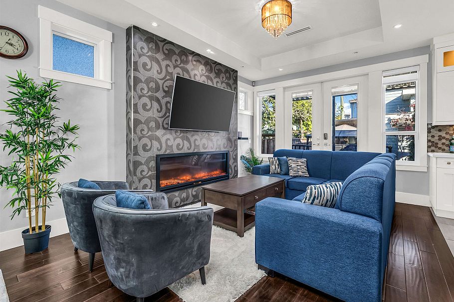 7380 Ontario Street Vancouver, BC - 7