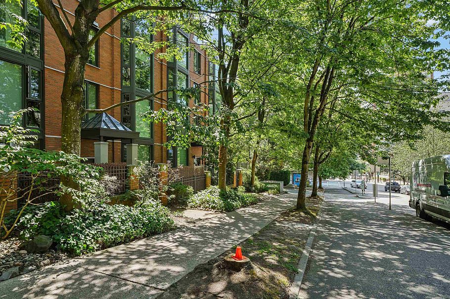 102 1488 Hornby Street Vancouver, BC - 3