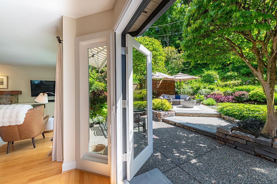 997 Canyon Boulevard North Vancouver, BC - 1