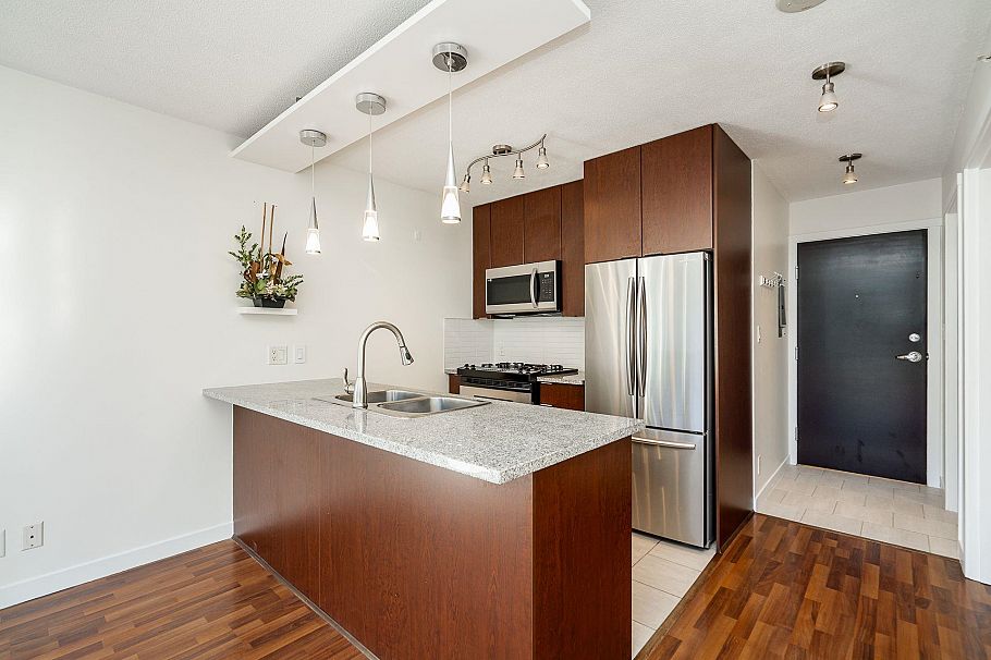 601 1001 Richards Street Vancouver, BC - 9