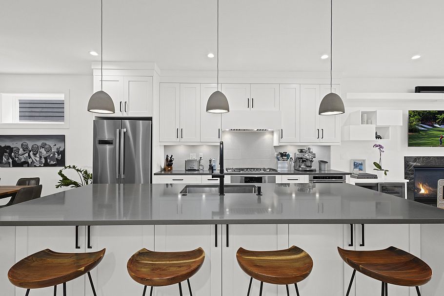 340 E 12th Street North Vancouver, BC - 11