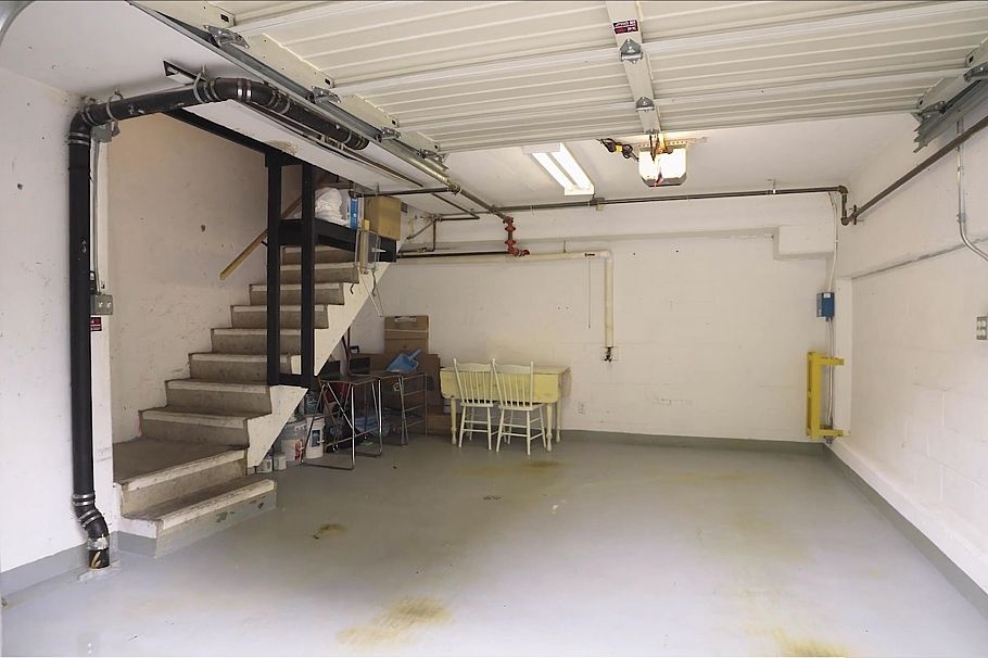 100 1688 Robson Street Vancouver, BC - 24