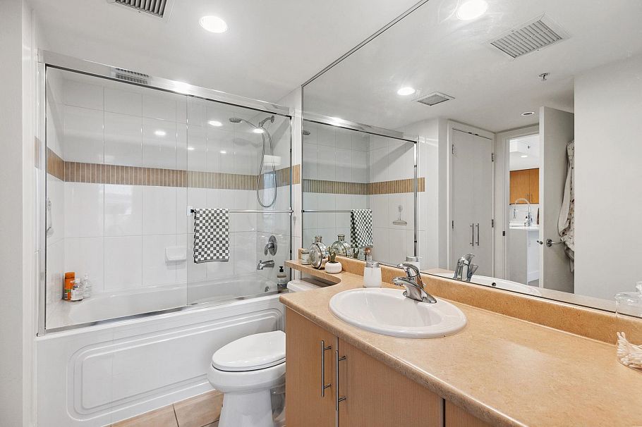 507 125 Milross Avenue Vancouver, BC - 12