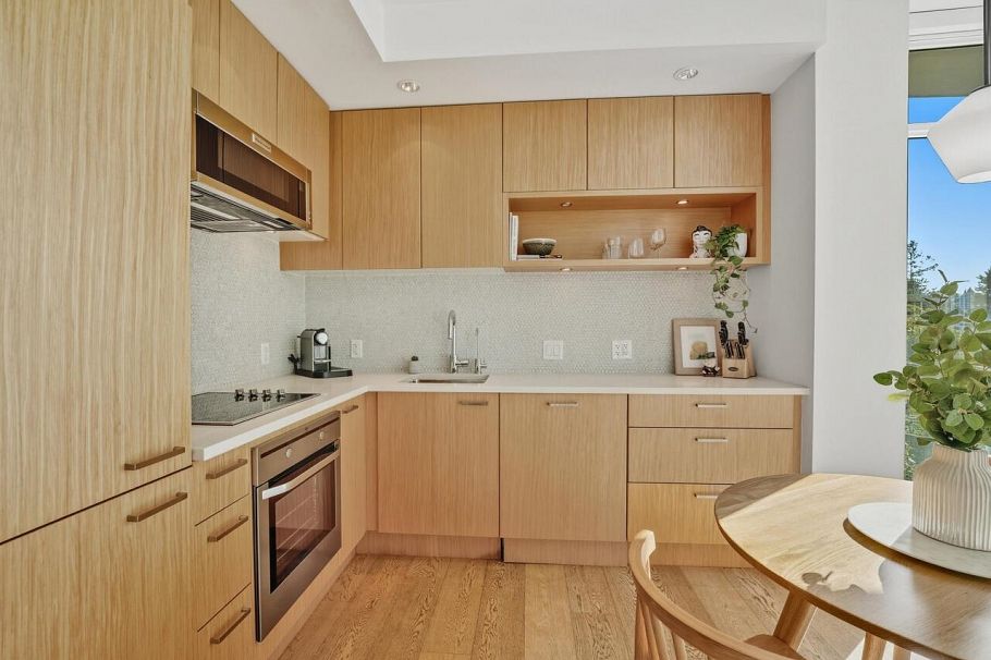 502 2550 Spruce Street Vancouver, BC - 2