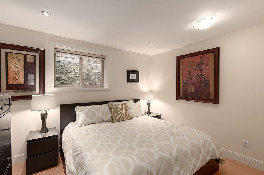 3681 Henderson Avenue North Vancouver, BC - 26