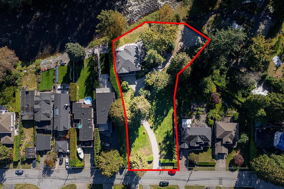 682 Seymour Boulevard North Vancouver, BC - 38