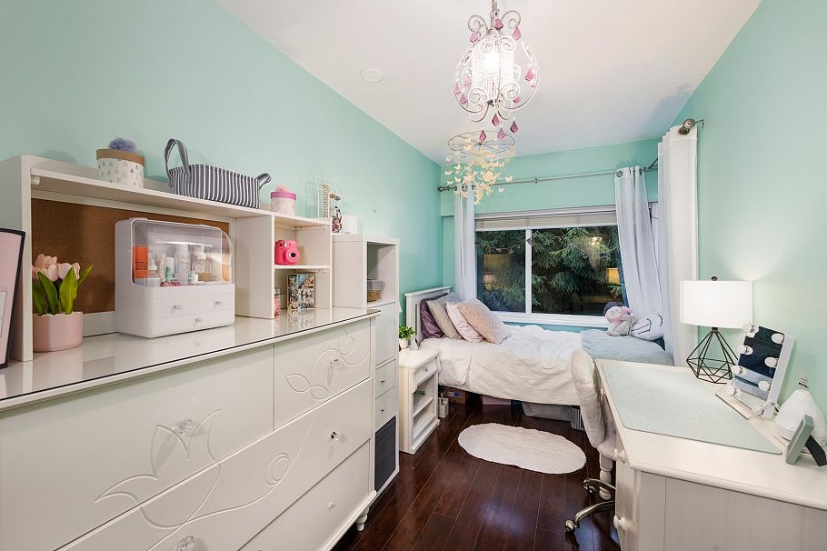 4233 Capilano Road North Vancouver, BC - 25