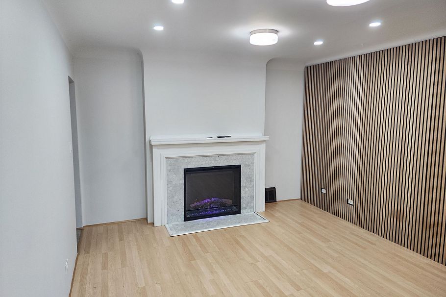 165 E 55th Avenue Vancouver, BC - 2