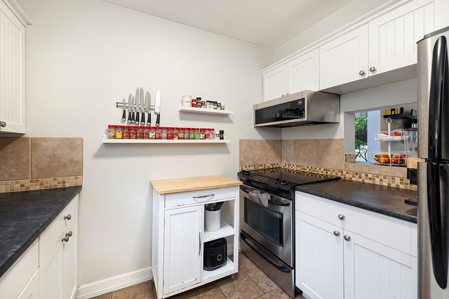 24 230 W 14th Street North Vancouver, BC - 16